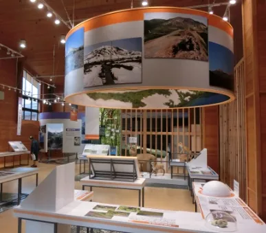 浄土平ビジターセンター写真